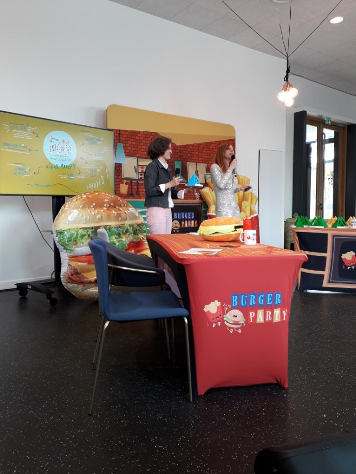 EmelineBaume's tweet photo. @epaAura prix de la meilleure mini entreprise catégorie collège à " eco kids " du collège Lamartine 👍👏🙏 

▶️ Rdv au festival des entrepreneurs les 23 et 24 juin prochain😉 @LYVE_Lyon https://t.co/osltcAFJAT