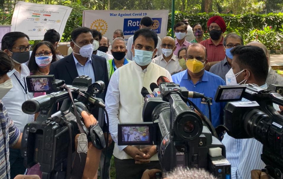 ParadeRotary's tweet image. A consortium of Service organisations consisting of The Rotary Bangalore South Parade, Rotary Club of Bangalore Cantonment and Bangalore Political Action Committee BPAC handed over critical covid care medical equipment to Deputy Chief Minister of Government of Karnataka
