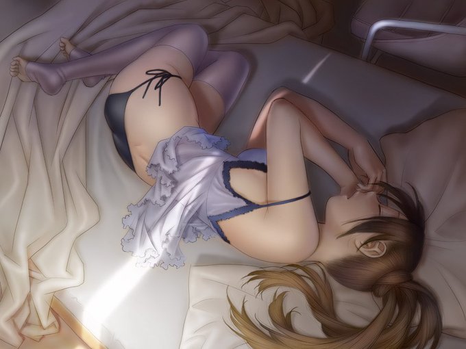 再掲ですが😆扉絵とかカバー絵など…

コレは連載時に使用した扉絵で、寝てる間着けて美脚に……などとゆーアイテムを履いてるバージョンです 