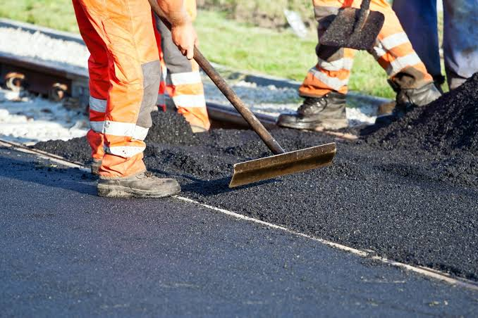 CapricornFMNews's tweet photo. The Zoutpansberg Community Forum has raised a concern over the delay in the construction of the #D959 road and #R3715 road in Madombidzha outside Louis Trichardt. IMS https://t.co/IaZv6bv5hJ