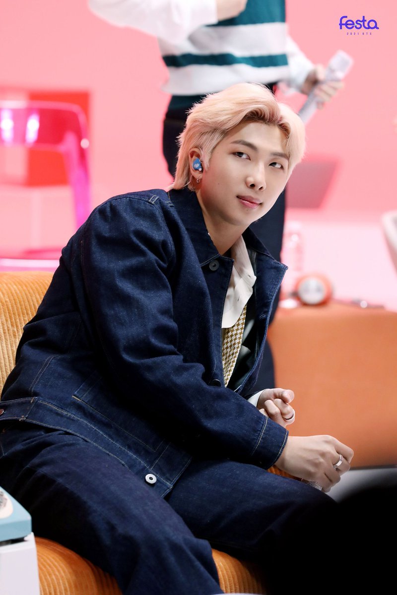 BTSMalaysia's tweet photo. 📷 210608 BTS Official Weverse Update #BTS #RM #JIN 

[#2021BTSFESTA]
BTS ROOM LIVE Preview Cut

#2021BTSFESTA #BTS8thAnniversary
#BTS_ROOM_LIVE🎤 
#RoomSet🎵 #ILikeItIs_AMust👍
#DoNotUgh_LookHere👀 #Please_WaitForAMoment (Telepathy)💜 https://t.co/nxHcy3DcZt