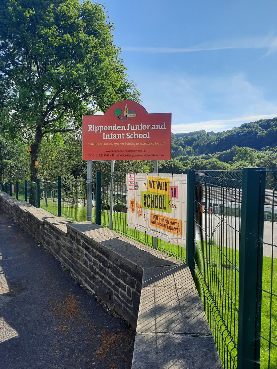 Morning parking patrol at Ripponden junior and infant school. Pleased to say no warnings given.
#safercalderdale
#schoolpatrol
#roadsafety