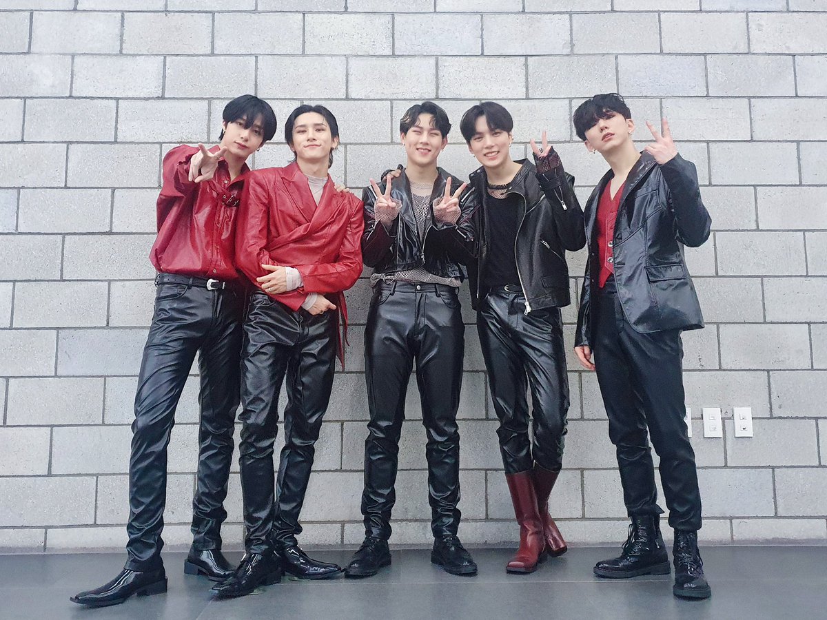 OfficialMONSTAX's tweet image. 📸
210608 #몬스타엑스
SBS MTV #더쇼 완료

탕탕! 몬베베 마음 저격 완료!
이번주도 몬스타엑스에게 올인🥰

#MONSTAX #MONSTA_X
#One_Of_A_Kind #갬블러