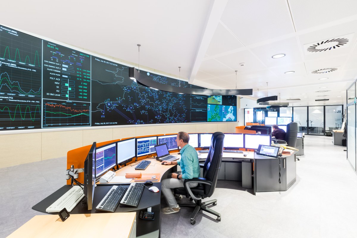 A #SolarEclipse will cast a shadow over large parts of #EU on 10/6. During this event, the generation of #solar electricity will drop by 15% in 🇧🇪. As the share of #solarpower continues to grow phenomena such as this can impact the #powergrid 

Learn more👉bit.ly/3ggAofl