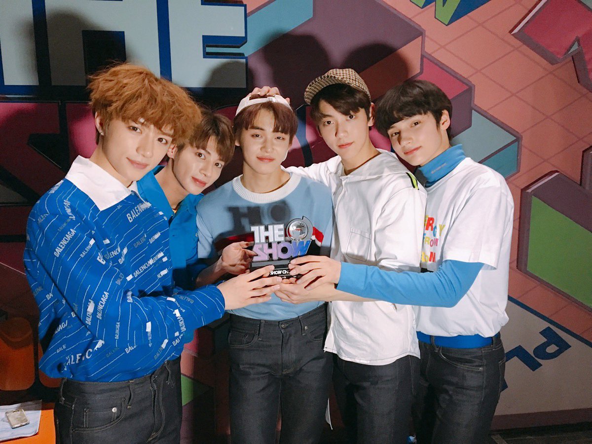 translatingTXT's tweet photo. #제로의_세계_속에_찾아낸_1위
#0X1LOVESONG1stWin 
@TXT_members https://t.co/eMsifoBDCT