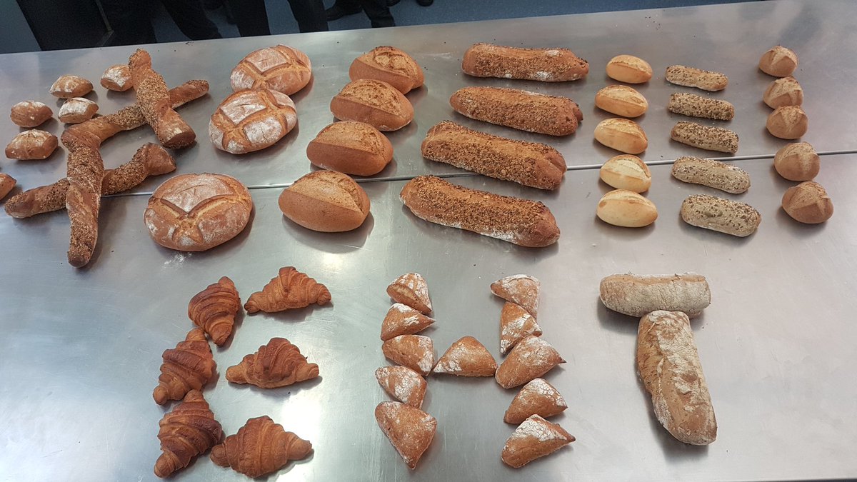 ehtalcala's tweet photo. Estupendo día de trabajo y conocimiento en la elaboración de pan con @PuratosGroup.
Muchas gracias por esta estupenda masterclass https://t.co/Cdz0ZWibQN