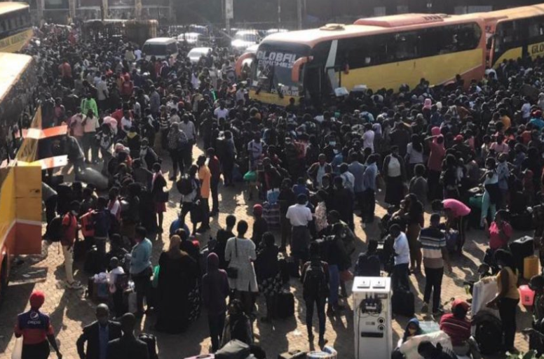 ariongm's tweet photo. Looks like #COVID19 is having the last laugh here. That call to get back home before public transport closure has done the magic. Imagine when these hoards spread out across the country!! ๐ฅบ๐ฅบ๐ฅบ @DianaAtwine @JaneRuth_Aceng @KagutaMuseveni #UgLockdown https://t.co/e7ua2aD7Nv