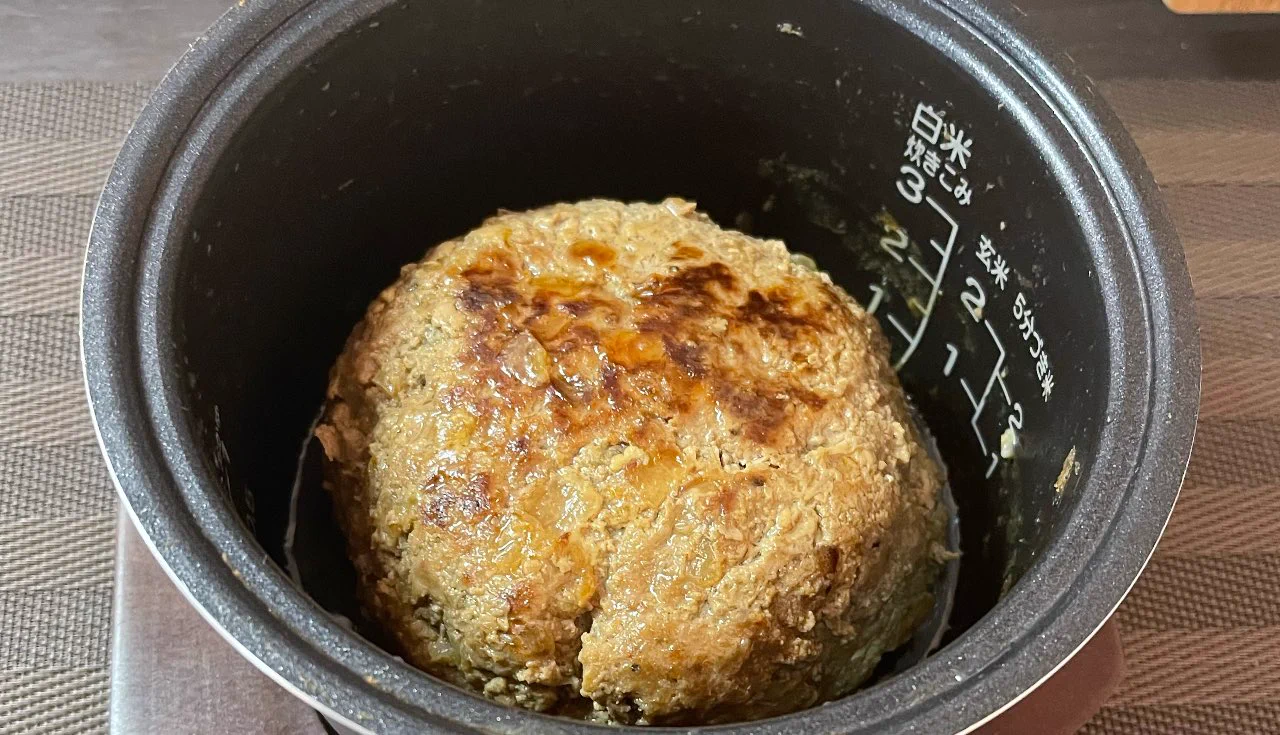 炊飯器で作ったハンバーグが最高！ジューシーすぎて肉汁爆弾だと話題！