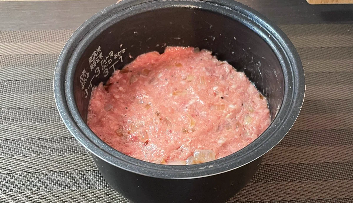 炊飯器で作ったハンバーグが最高！ジューシーすぎて肉汁爆弾だと話題！