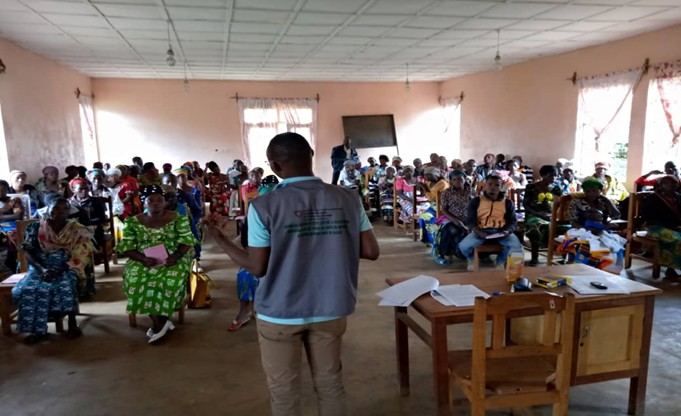 Projet d’Appui aux Communautés Dépendantes de la Forêt en RDC : 260 ménages PA et COLO formés sur les techniques culturales et plantation d’arbres à Kalonge, bit.ly/3pv99Su