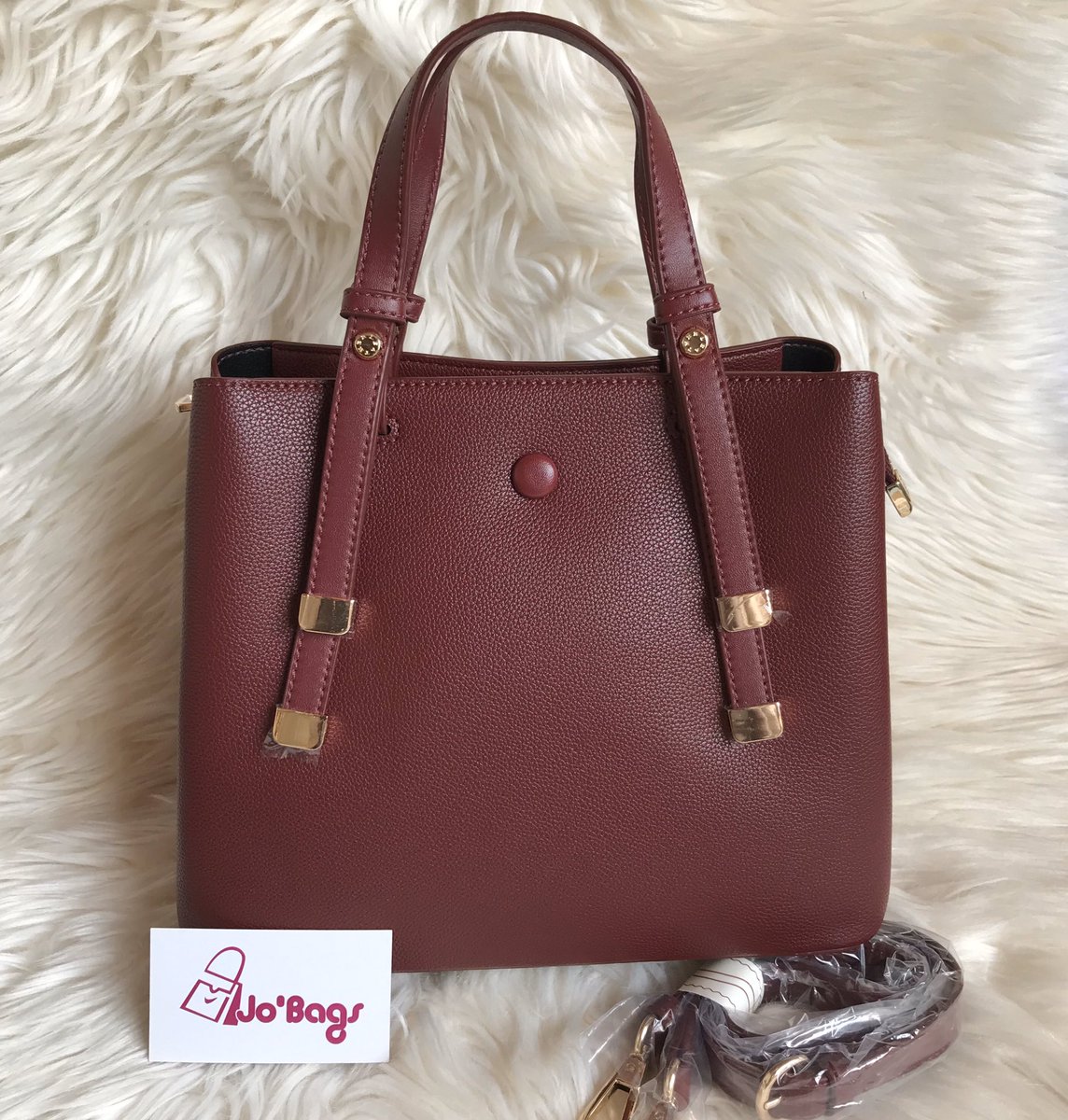 JoBags_256's tweet image. Beautiful maroon handbag is available at 90,000 shs only! Call/WhatsApp 0781508395 for delivery. #mediumsize