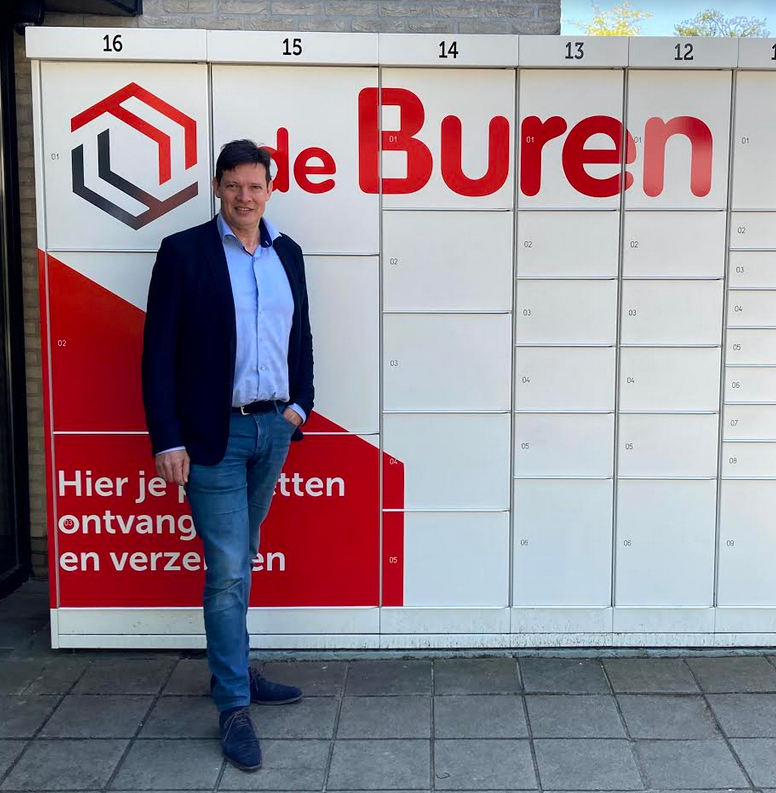 Graag zetten we één van onze teamleden in het zonnetje! Jeroen Fogarin is werkzaam als account manager en richt zich op klanten in de sector Pharma. Hij woont in het mooie Twente en reist het hele land of voor onze klanten!

#logistiek #duurzaambezorgen #pakketkluis #twente
