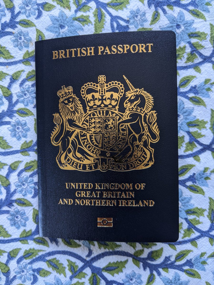 Leo_Geyer's tweet photo. New blue passport ๐คฎ a deeply upsetting end to life as European citizen. #brexit #shitidea https://t.co/JbgZRAsFMg