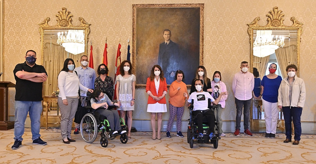 aytoSalamanca's tweet photo. El Ayuntamiento entrega los diplomas a los ganadores del VI Certamen '#Compartoblog' convocado por la Fundación Salamanca Ciudad de Cultura y Saberes

https://t.co/7wajIHm37w https://t.co/FKJI1pfEMR