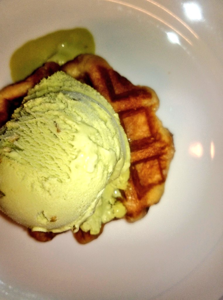 tnktmm's tweet photo. #絵面 #ヤミチキシェイク #甘い
#ワッフル #美味しい
#ピスタチオ #アイスクリーム 🍨 #色 #サンドイッチ #画
#靴 #notinstagram #AirJordan https://t.co/2NqevHrn7U