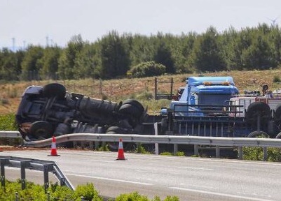COEAlbacete's tweet photo. ✨Desde el COE felicitamos a las enfermeras Isa Villena y Esther Cárceles, que esta mañana antes de que llegara el SVB y efectivos de la Guardia Civil y Bomberos, han atendido "in situ" a los accidentados en la A-31 a la altura de Chinchilla de Montearagón 

 @TribunaAlbacete https://t.co/15KMMRsbZ1