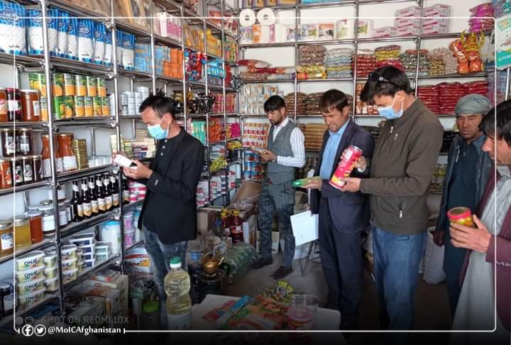 MoICAfghanistan's tweet photo. The Commission for the Prevention of Production, Import, and Supply of #Low_Quality, Expired and Counterfeit Goods, conducted market surveys in #Nangarhar and #Bamyan Provinces.
During the commission's visit to different markets, 70 kgs of expired foodstuff were collected. https://t.co/kdXRkMholb