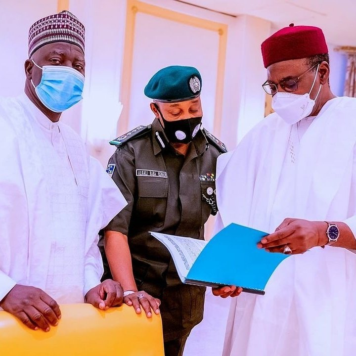 POSTNAIJA tweet media