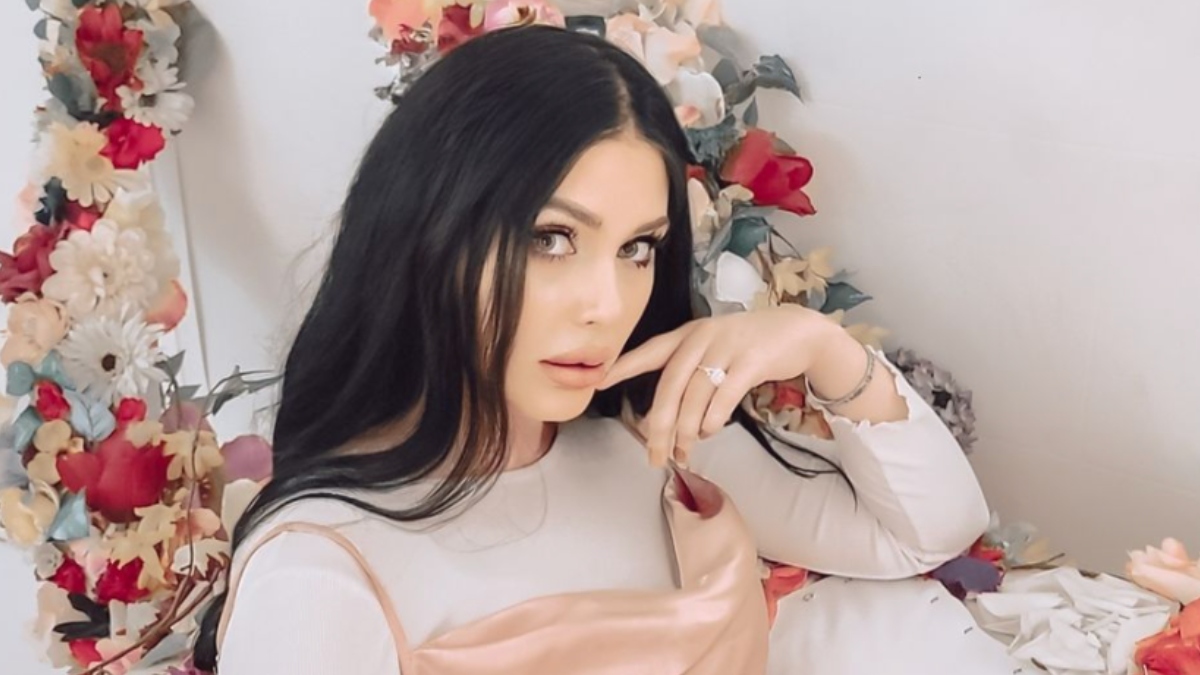 Monsters & Critics: 90 Day Fiance: Deavan Clegg pregnancy confirmed? Podcast host dishes on Jenelle Evans feud https://t.co/diRlzJ24D4 #crime #news https://t.co/kFKHxPUUFW