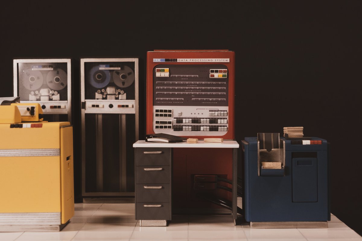 6502b's tweet image. IBM 704 Vanguard Datacenter. 1:16 Scale model styrene scratch build. The Vanguard system had a pretty neat color scheme, I am really happy with how this one turned out. #IBM #scalemodel #mainframe