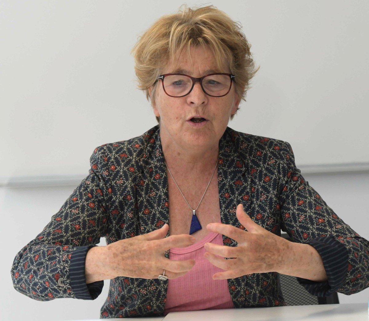 Régionales 2021 : "Je ne raisonne pas sur Bourgogne d’un côté et Franche-Comté de l’autre", assure Marie-Guite Dufay (PS-PCF-PRG)

Découvrez notre entretien avec la présidente sortante ▶ c.estrepublicain.fr/politique/2021…