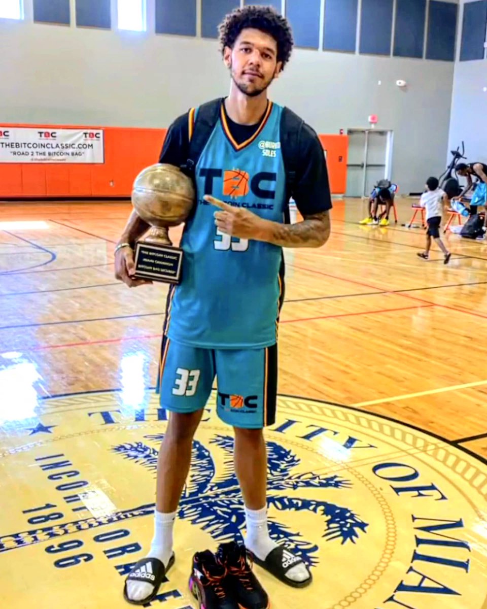 Ronald Delph recently took part in The Bitcoin Classic in which he played for Team Buried Soles. He only went and took the championship title! Congrats to Ron and the team! 🏆

📸: Via <a href="/Ron33Delph/">Ronald Delph</a> 's IG story