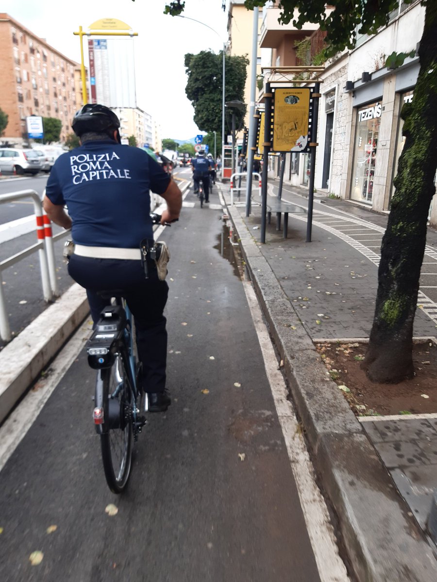 Non possiamo far altro che augurarvi buon lavoro! Grazie ai colleghi Pa della #PoliziaMunicipale di #RomaCapitale @PLRomaCapitale #biketowork #ciclabililibere