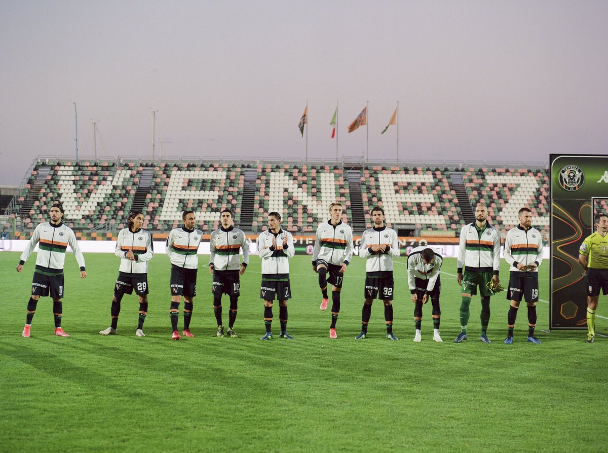 VeneziaFC_EN's tweet photo. Penzo memories.

#ArancioNeroVerde 🟠⚫️🟢
#VFCAiR https://t.co/Sp37HGbY0m