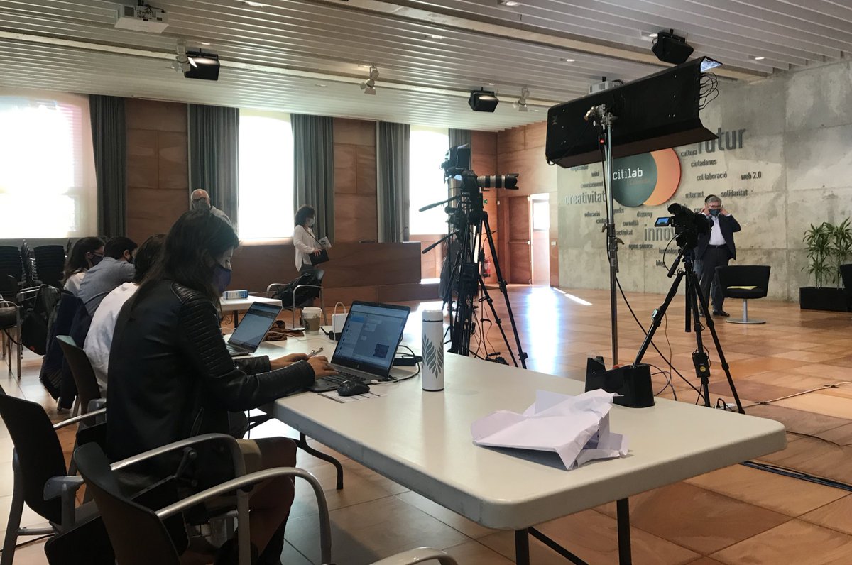 amaymasnou's tweet photo. Darrere les càmeres, molta gent treballant perquè tot surti bé! #MakingOf #BehindTheScenes @citilab @pembarcelona #CicleIntelligent https://t.co/3oBIYgsnux