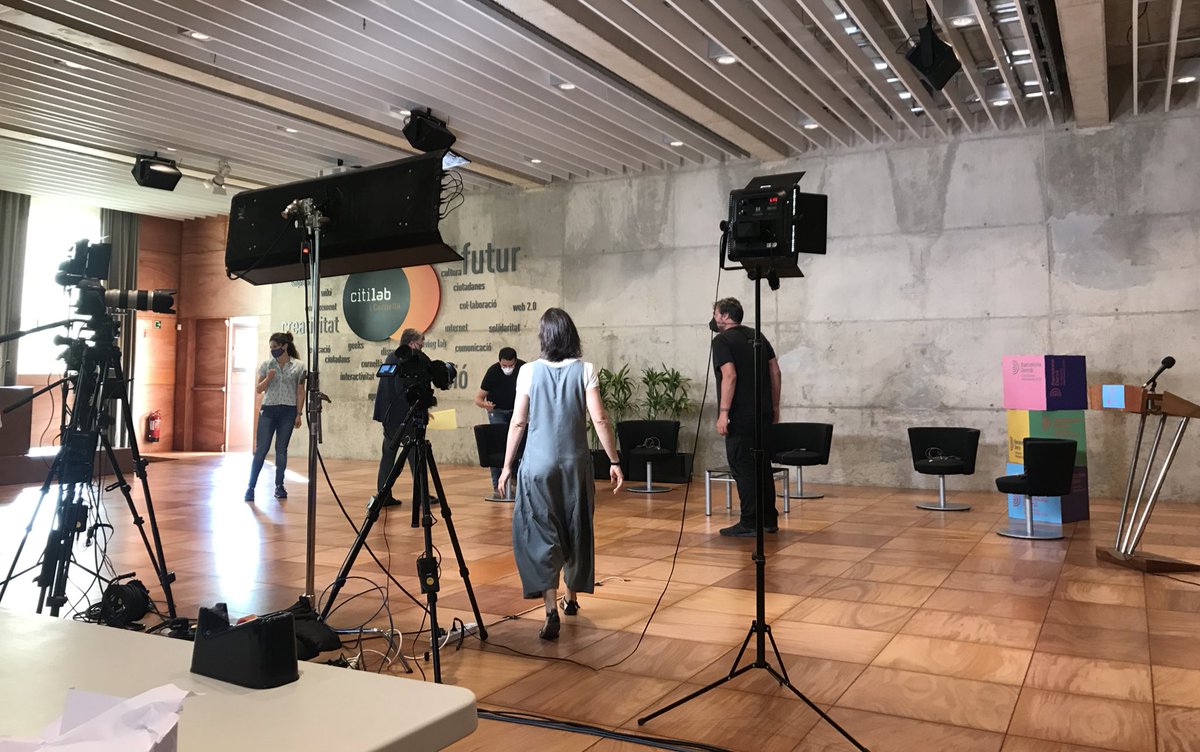 amaymasnou's tweet photo. Darrere les càmeres, molta gent treballant perquè tot surti bé! #MakingOf #BehindTheScenes @citilab @pembarcelona #CicleIntelligent https://t.co/3oBIYgsnux