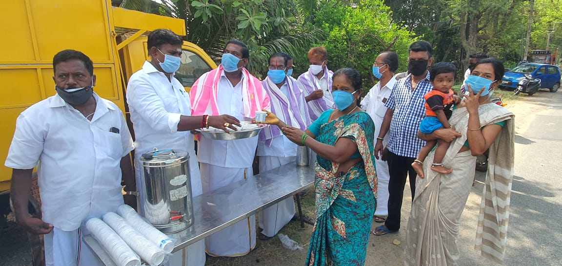 Sunder25853026's tweet photo. #Puducherry #Oussudu
Immunity booster “Kabasura Kudineer” given to public by BJP @AKSaiJSaravanan in Agaram Village
@JPNadda @blsanthosh @arjunrammeghwal @rajeev_mp @BlrNirmal @CTRavi_BJP @BJP4India
@BJP4Puducherry @PMOIndia @Murugan_TNBJP @AmitShah https://t.co/1iqgbuoJCQ