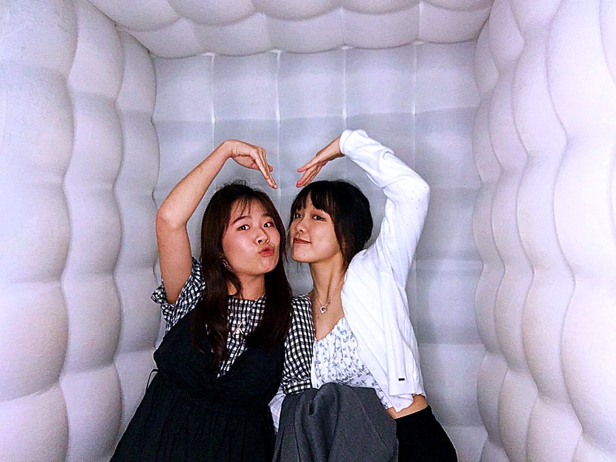 NewHallDennett's tweet photo. Some of the pictures from the photobooth. 📸🧡 #iloveboarding https://t.co/x0mMxKR2Af