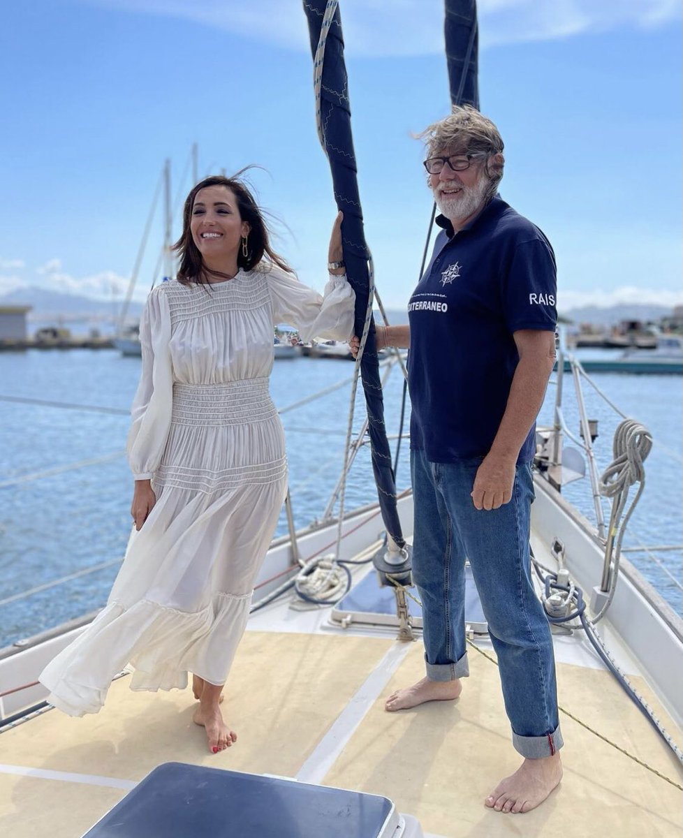 caterinabalivo's tweet photo. È stata una giornata meravigliosa dove il nostro #mare è stato protagonista. Prendiamocene cura sempre, la coscienza blu ci deve appartenere.
Dalla barca @mediterraneaexp con la generazione Oceano è tutto 💙
La madrina dell’Oceano vi saluta 
🧜🏻‍♀️
#giornatamondialedeglioceani https://t.co/oIwqvuFNXp