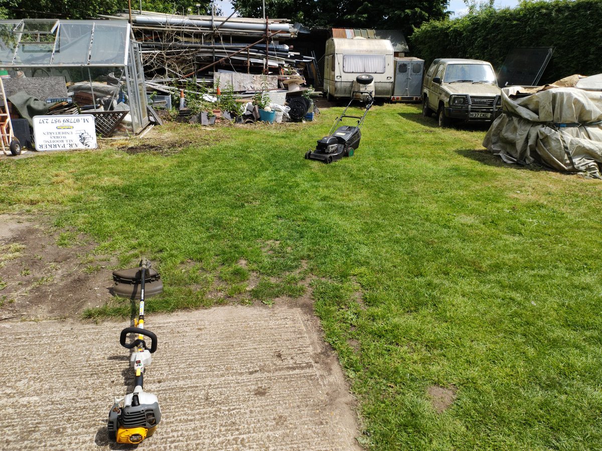 cadders7's tweet photo. Another day .
Another job jobbed ..
Patch clearing ..
Trimming of the bush .
Happy days .
Happy customer ..
#BATPOWER
👍👊💪💪😉👌🤙 https://t.co/iiCRX976AU