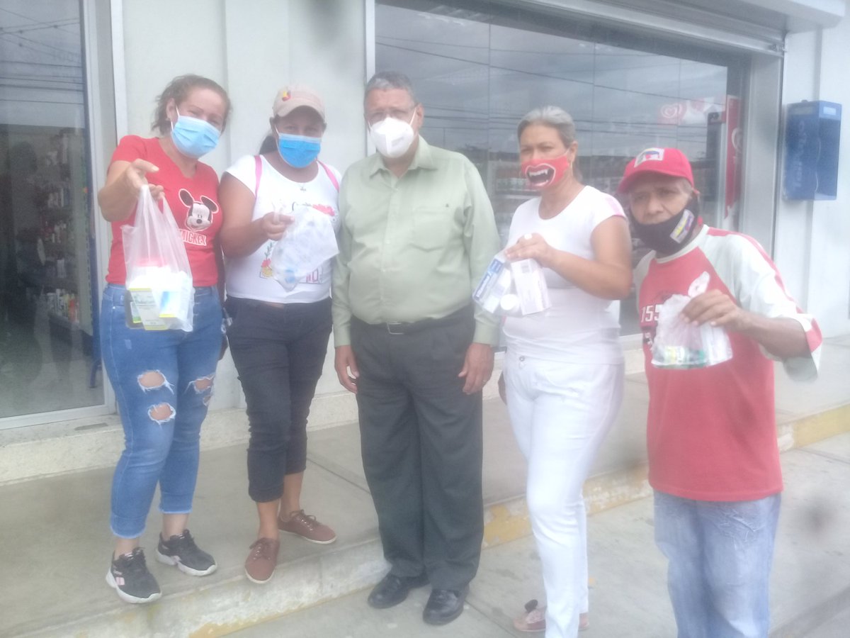 ClapsEsLib's tweet photo. #PuebloLibertario #08jun2021 Ing Orlando Miranda Alcalde del municipio Jimenez haciendo entrega de medicamentos a lideres para darle respuestas a las comunidades porque la salud es prioridad @MirandaEnAccion @soyangeladi @AdolfoP_Oficial @dcabellor @GloriaArraiz @jarraiz4violin https://t.co/agZNZVeewf