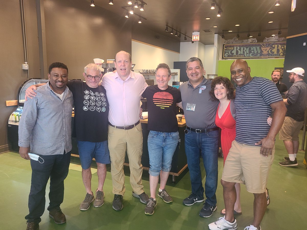 48Ward's tweet photo. Good news from Granville: @MetropolisCoCo is re-opening next Tuesday, June 15! We dropped in to visit their team this morning -- their coffee is still amazing! #ShopEdgewater #48thWardChicago @edgechamber https://t.co/kJc2vnZJwZ