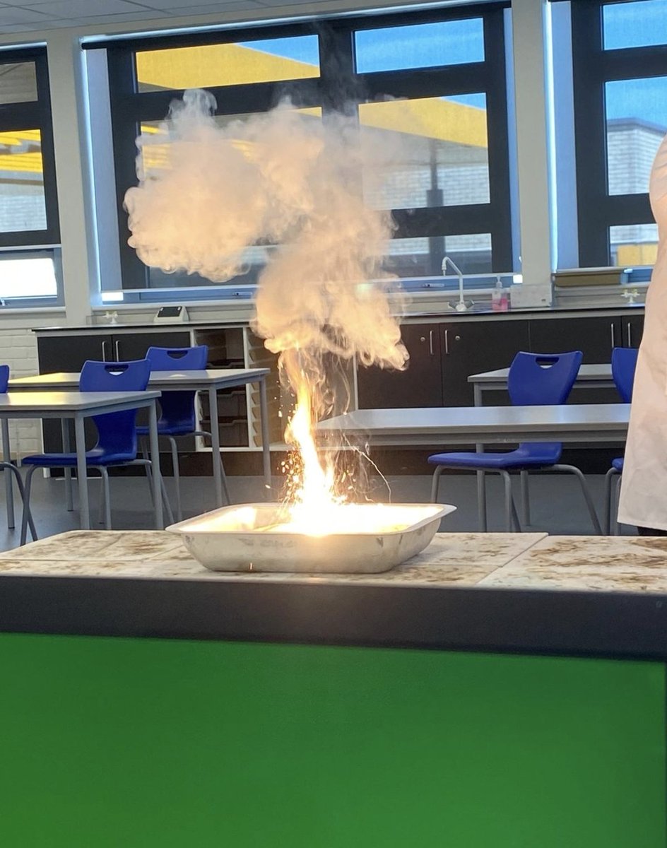 Pentrehafod's tweet image. Great to have students from @BurlaisSchool @hafodprimary @bhp_school @ClwydPrimary take part in a remote Science session with Mr Rees from @pentrescience #cluster #stem