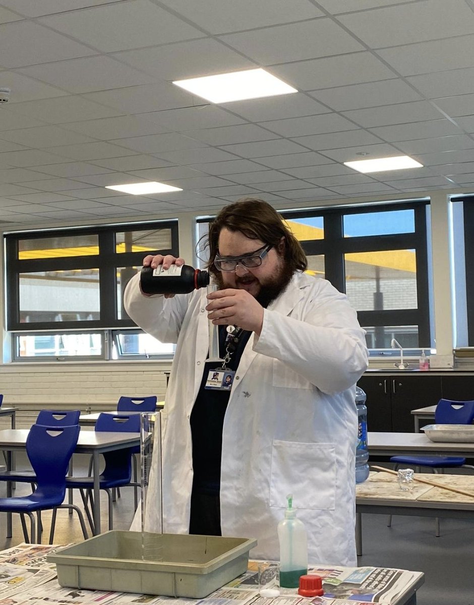 Pentrehafod's tweet image. Great to have students from @BurlaisSchool @hafodprimary @bhp_school @ClwydPrimary take part in a remote Science session with Mr Rees from @pentrescience #cluster #stem
