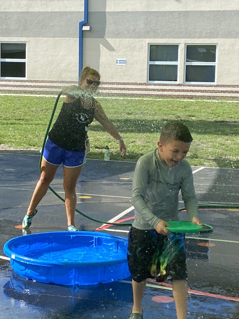 TropicIslesElem's tweet photo. I don’t know who had more fun, the teachers or 2nd and 3rd graders! #schoolinflorida #seastarpride https://t.co/ukm2TiM1eg