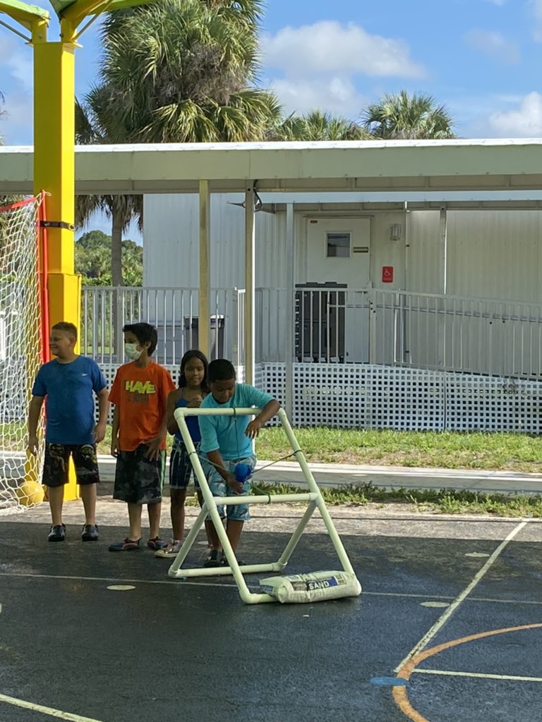 TropicIslesElem's tweet photo. I don’t know who had more fun, the teachers or 2nd and 3rd graders! #schoolinflorida #seastarpride https://t.co/ukm2TiM1eg