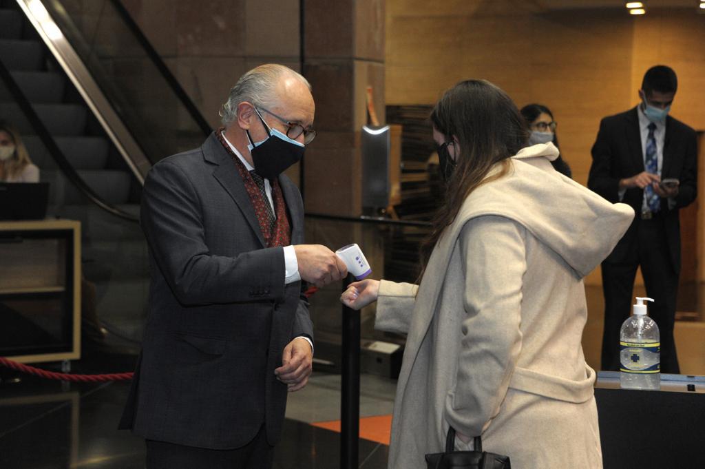 MEC_Uruguay's tweet photo. El #PaseResponsable permitirá la realización de espectáculos públicos y la ampliación del aforo en el marco de la pandemia por #COVID19. https://t.co/DYDtAb0k98