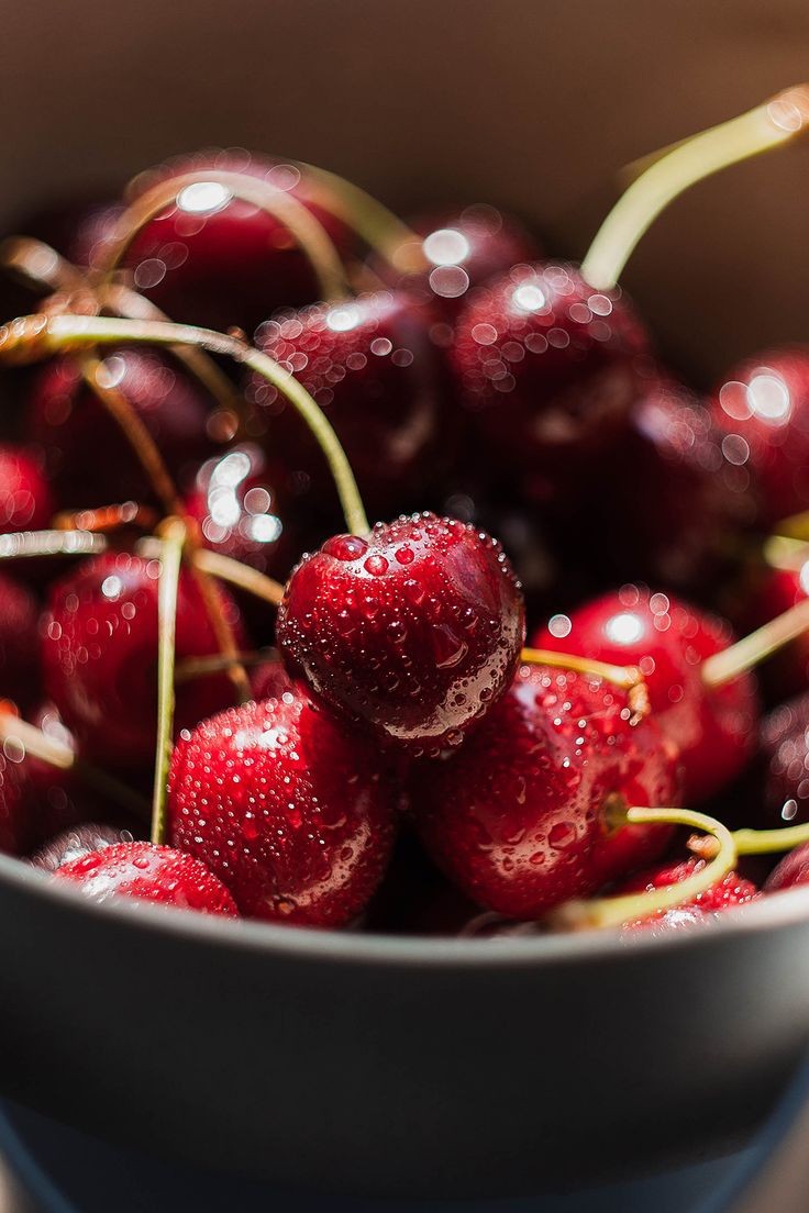 Ретвит, если тоже любишь черешню 🍒