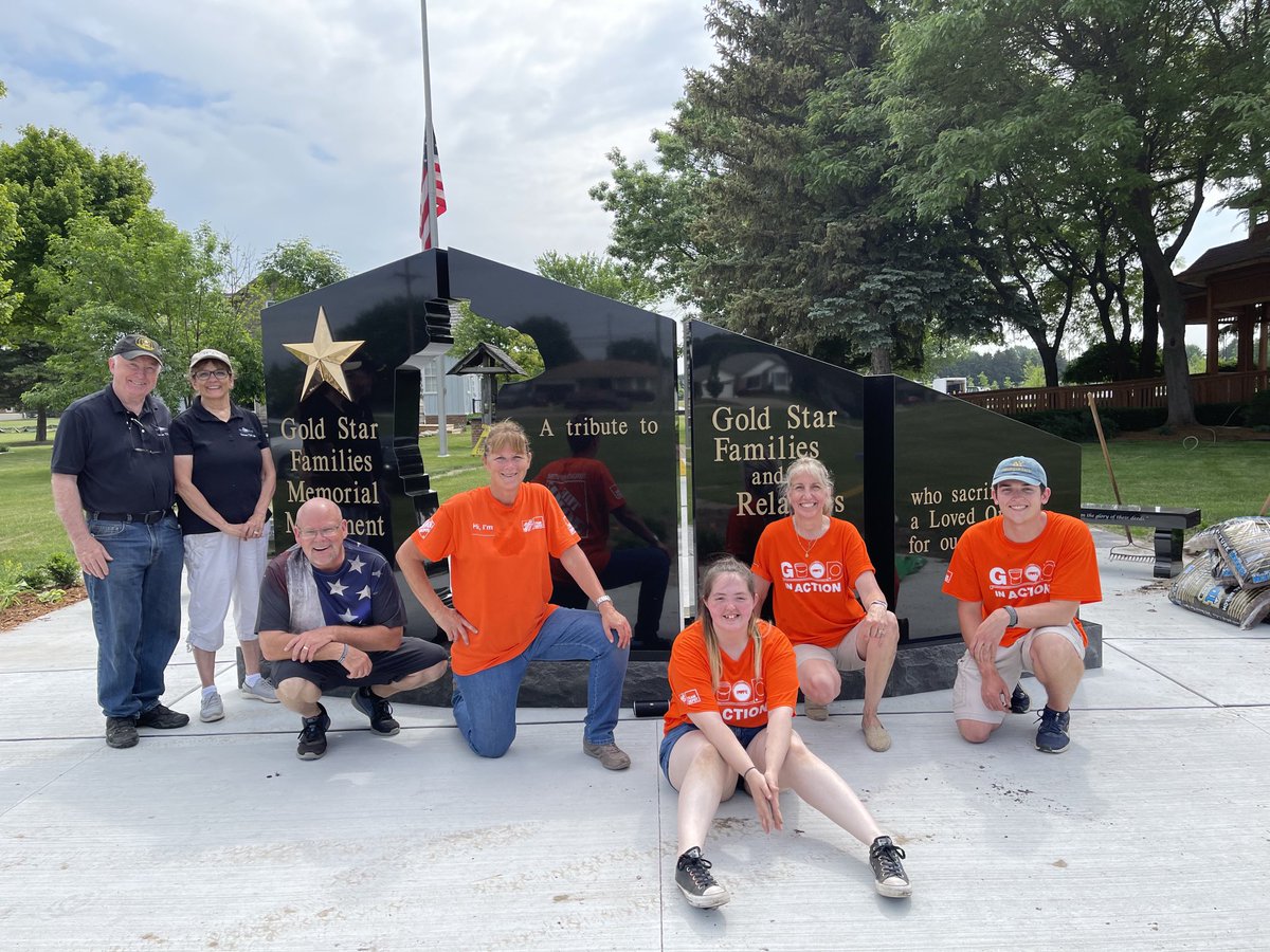 Team Macomb helping prep Clinton township new memorial for gold star families 🇺🇸 proud to honor those who have served ⁦@XKerrigan⁩ ⁦@SallyGansior⁩ ⁦<a href="/HouleHeather/">HeatherHouleTHD</a>⁩ ⁦<a href="/MSUKraut/">Ingrid Christmann</a>⁩ ⁦@DepotMacomb⁩