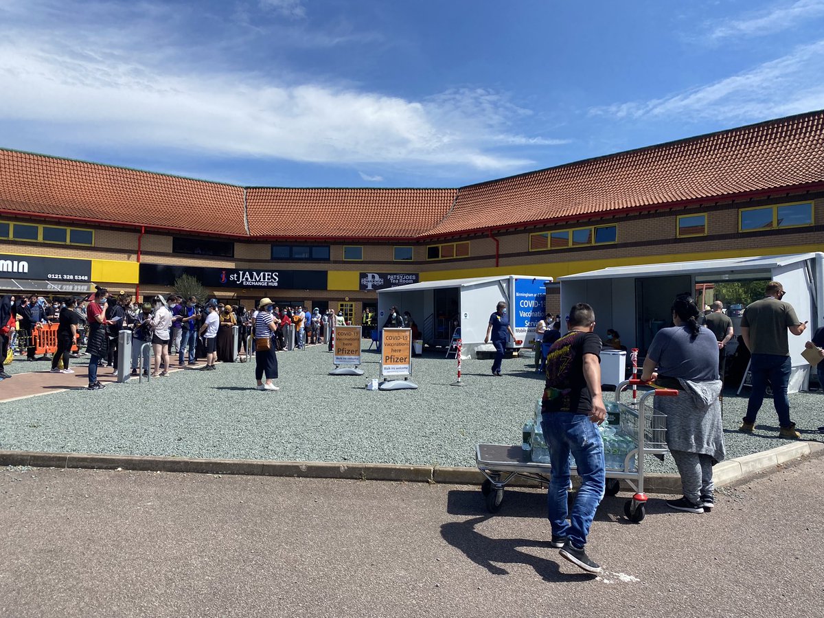 stanchers's tweet photo. Big queues at #WingYip supermarket in #Nechells - two mobile vaccination vans offering jabs to all over-25s and over-18s with health conditions or carers.
Waiting time is 3 hours and they’ve just closed the queue - full now until close at 5pm - but will be back here tomorrow https://t.co/9VsDma3BvD