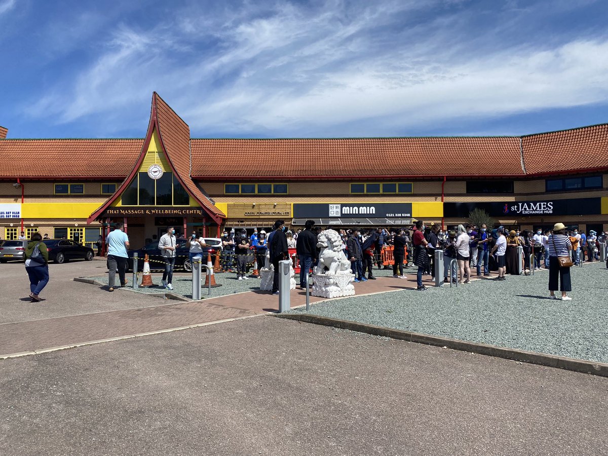stanchers's tweet photo. Big queues at #WingYip supermarket in #Nechells - two mobile vaccination vans offering jabs to all over-25s and over-18s with health conditions or carers.
Waiting time is 3 hours and they’ve just closed the queue - full now until close at 5pm - but will be back here tomorrow https://t.co/9VsDma3BvD