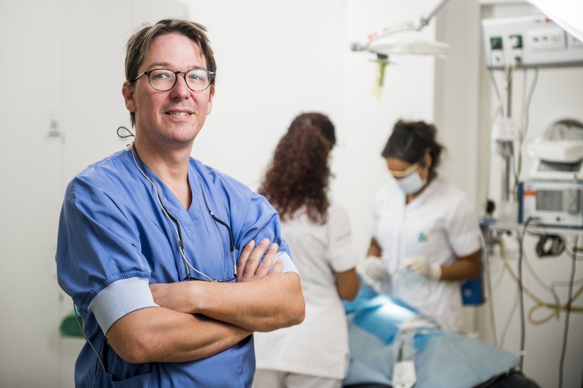 Drie seconden. Zolang duurt het voordat chirurg Barry Kolenaar de grond raakt nadat een auto hem schept. Daarna is niets meer zoals het was.

En toch, vrees niet. Dit is een positief verhaal. Een verhaal over vergiffenis. En over geven!  

Nieuwe blog op bit.ly/3g4hQju