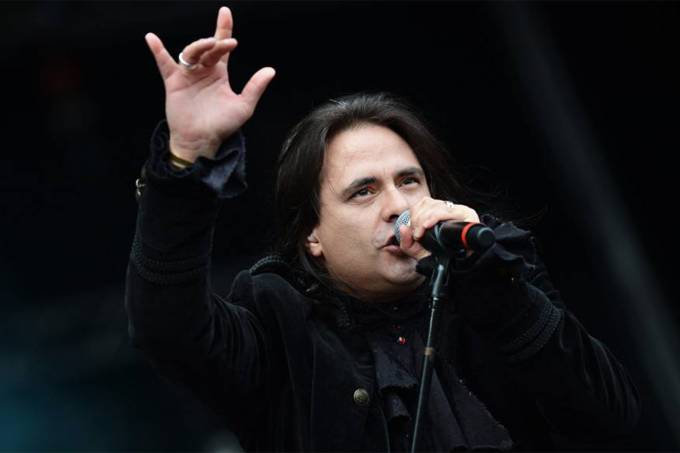 CFloydstock's tweet photo. Há 2 anos perdíamos "Andre Matos"!!!

Qual a sua canção predileta à voz e teclas deste saudoso músico, a bordo do Viper, Angra, Shaman, solo ou outros projetos?

#ripandrematos #andrematos #viper #angra #shaman #metal #metalnacional #heavymetal #powermetal #symphonicmetal #rock https://t.co/W0GmmbePb5