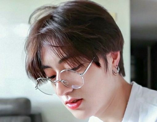 skylewritez's tweet image. Lean on Me.
hajeongwoo au
            "Watch me faint again."

             "Just lean on me baby."

— wherein Tristan(pjw) has a condition that he will randomly faint, luckily he has his boyfriend, Travis(hrt) by his side.