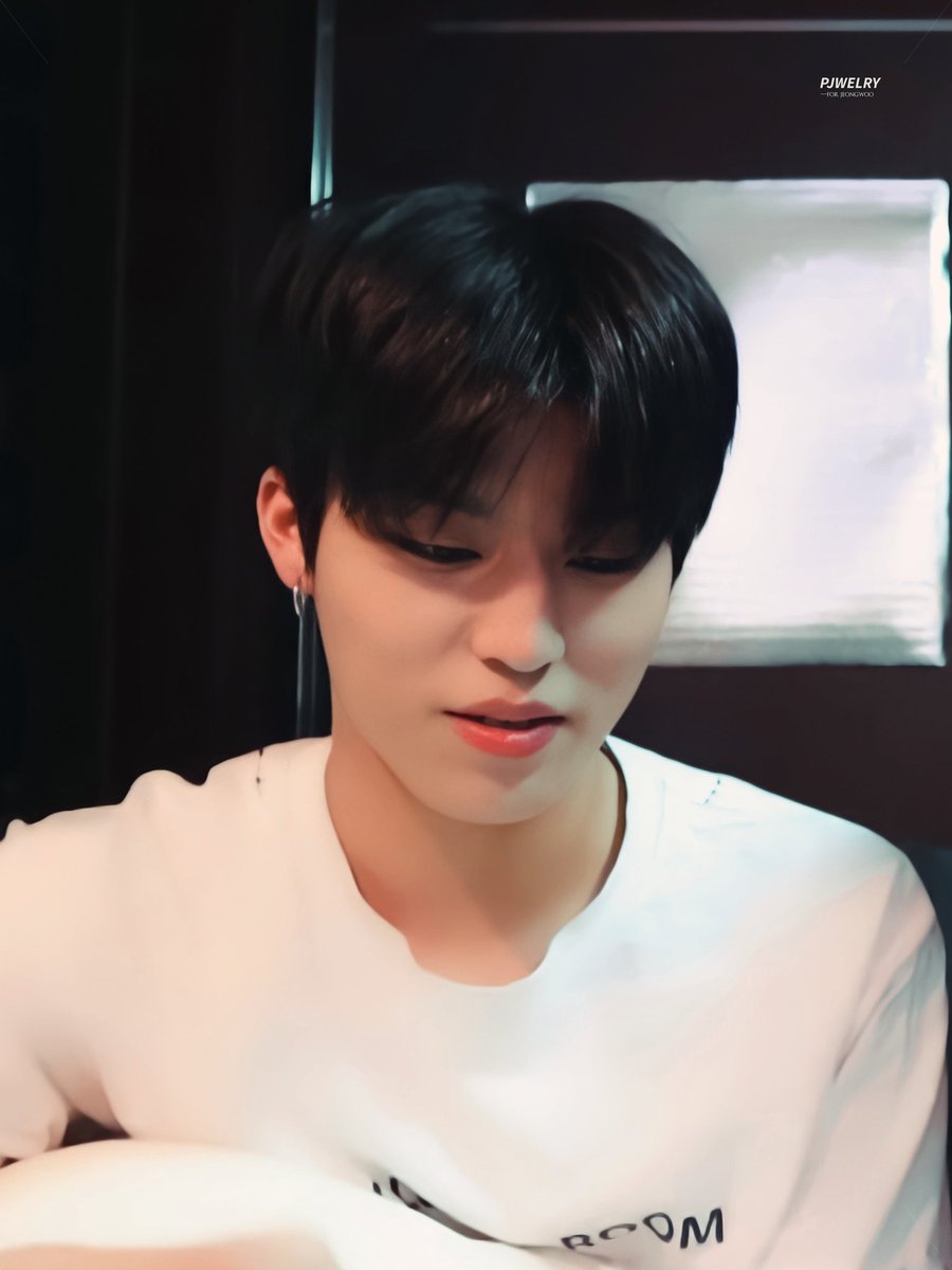 skylewritez's tweet image. Lean on Me.
hajeongwoo au
            "Watch me faint again."

             "Just lean on me baby."

— wherein Tristan(pjw) has a condition that he will randomly faint, luckily he has his boyfriend, Travis(hrt) by his side.