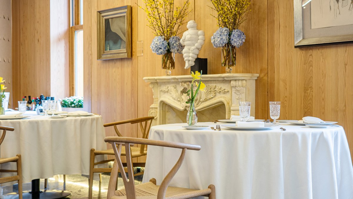 GastroMadrid_'s tweet image. Los 50 mejores restaurantes de Madrid 2021 🙌🙌🍴🍷📍
•
#ElInvernadero @rdelacalle @lua_madrid @LuaManuel @Nakeima @abarra_res 
•
#GastroMadrid 🔝 #Restaurantes #Madrid #Los50Mejores
elblogdegastromadrid.com/50-mejores-res…